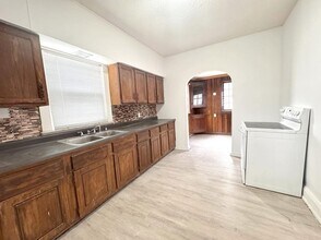 1943 Parkdale Ave in Toledo, OH - Building Photo - Building Photo