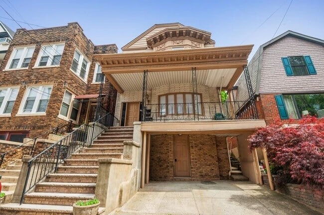 property at 118 Parkview Ave