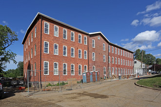 Union Eagle Apartments in Bordentown, NJ - Building Photo - Building Photo