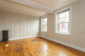 30 Revere St, Unit 8 in Boston, MA - Foto de edificio - Building Photo