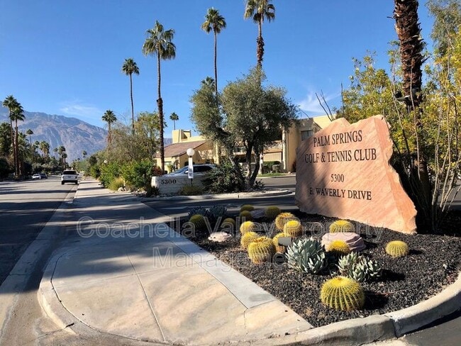 5300 E Waverly Dr in Palm Springs, CA - Building Photo - Building Photo