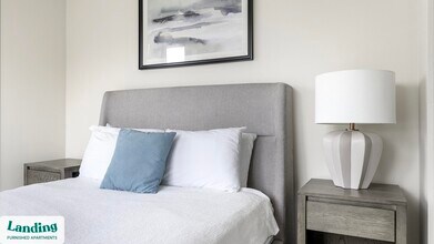 3158 SW 12th Ave, Unit 01-207 in Portland, OR - Building Photo - Building Photo