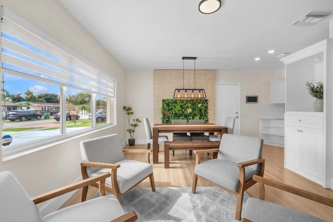 8225 SW 39th St in Miami, FL - Building Photo - Building Photo