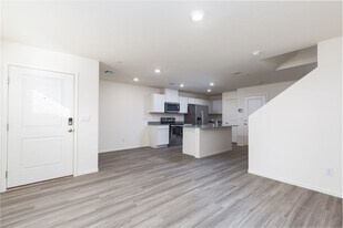 4997 Chapin Mesa Ave in Enterprise, NV - Building Photo