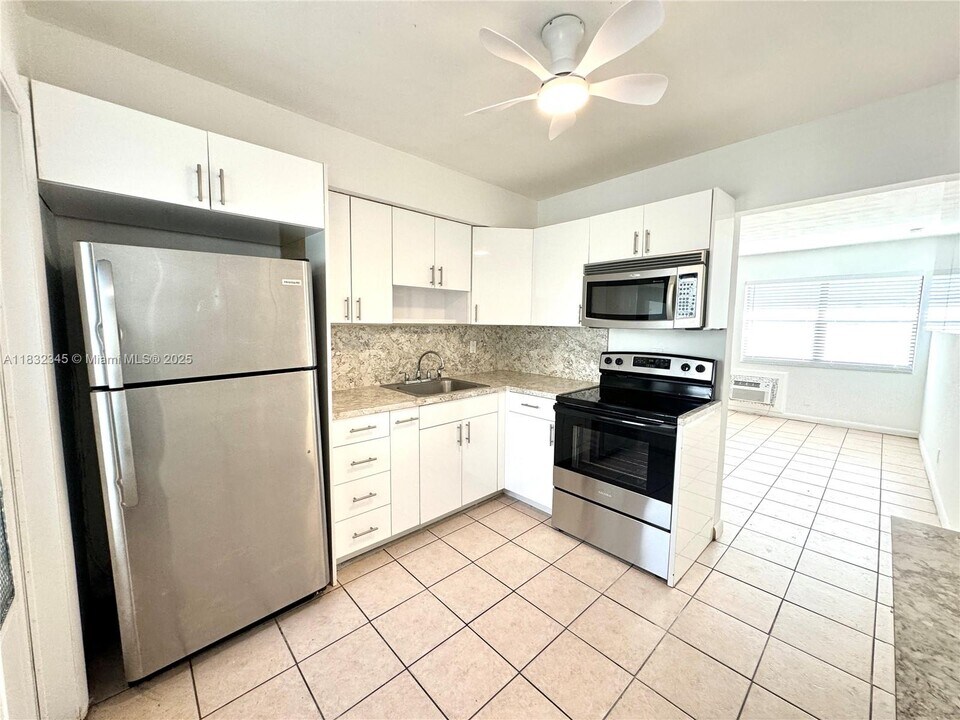 606 SW 8th St in Hallandale Beach, FL - Building Photo