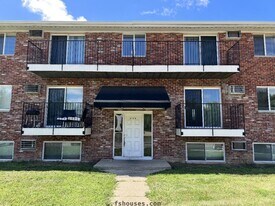 9128 E 10th St in Indianapolis, IN - Building Photo