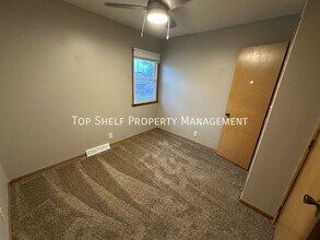 6401 Lincoln Ave in Windsor Heights, IA - Building Photo - Building Photo