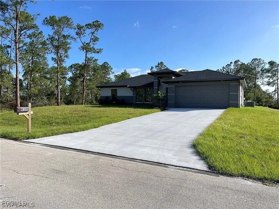 4500 East 5th Street in Lehigh Acres, FL - Building Photo