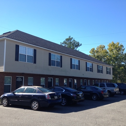 Pine Ridge Condominiums in Valdosta, GA - Building Photo