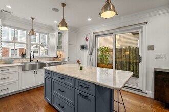 2 Crystal Pl in Boston, MA - Building Photo - Building Photo