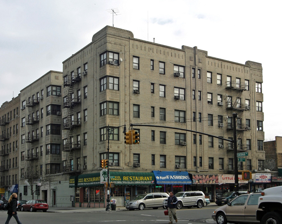 231 Sherman Ave in New York, NY - Building Photo