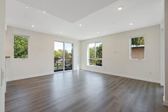 14228 Delano St in Van Nuys, CA - Building Photo - Building Photo