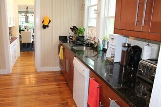 2 Winthrop St, Unit 1 in Watertown, MA - Building Photo - Building Photo