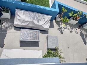 7600 Collins Ave in Miami Beach, FL - Building Photo - Building Photo