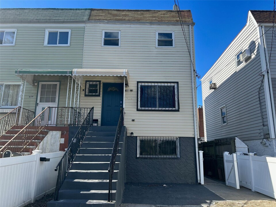 611 Beach 65th St in Queens, NY - Building Photo