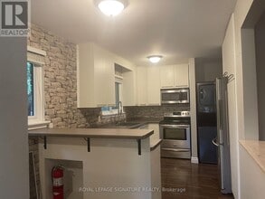 4 Jane Crescent in Barrie, ON - Building Photo - Building Photo