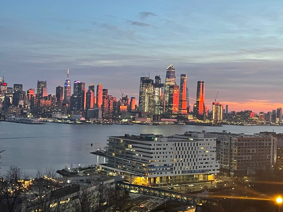 1001 Boulevard E in Weehawken, NJ - Building Photo