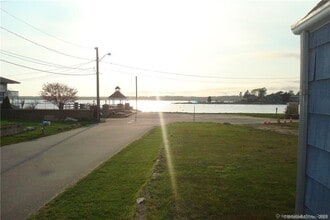 9 Skipper St in Stonington, CT - Building Photo - Building Photo