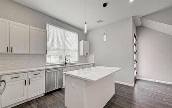 7035 Goforth St in Houston, TX - Building Photo - Building Photo