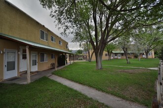 1015-1021 Calle de Oro in Taos, NM - Building Photo - Building Photo