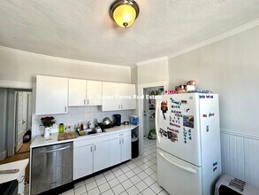 15 Farragut Ave, Unit 2 in Somerville, MA - Foto de edificio - Building Photo