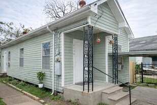 7142 Avenue K in Houston, TX - Building Photo