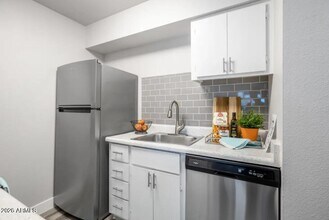 2222 W Beardsley Rd in Phoenix, AZ - Building Photo - Building Photo