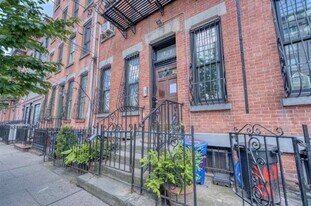 167 Christopher Columbus Dr in Jersey City, NJ - Building Photo