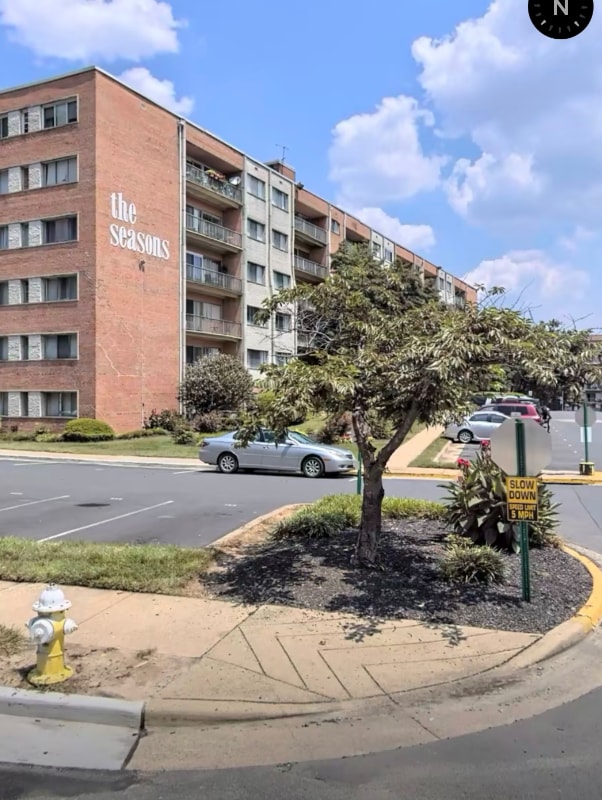 5851 Quantrell Ave in Alexandria, VA - Building Photo - Building Photo