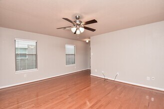 15327 Mission Oak Dr in Houston, TX - Building Photo - Building Photo