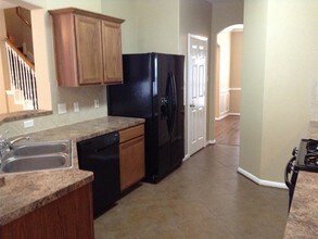 1052 Shadow Glenn Dr in Conroe, TX - Foto de edificio - Building Photo