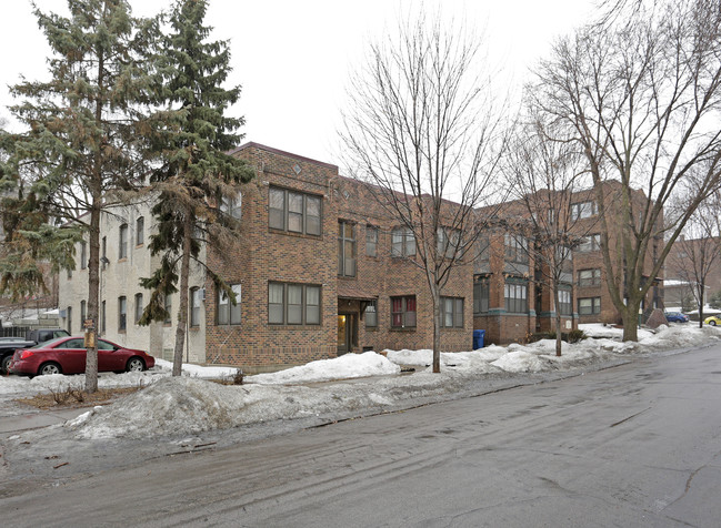 Cathedral Hill Apartments in St. Paul, MN - Foto de edificio - Building Photo