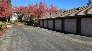 El Dorado Village in El Dorado Hills, CA - Foto de edificio - Building Photo