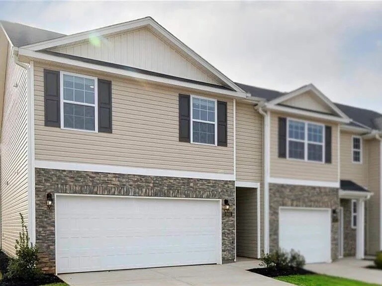 1412 Maltese Ln in Greensboro, NC - Building Photo