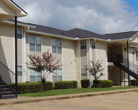 Fox Creek Apartments Shrevport in Shreveport, LA - Building Photo - Building Photo