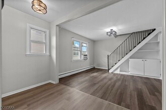 14 Brookwood Dr in Maplewood, NJ - Building Photo - Building Photo