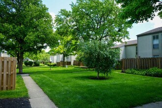 1085 Merrimar Cir N, Unit F in Columbus, OH - Building Photo - Building Photo