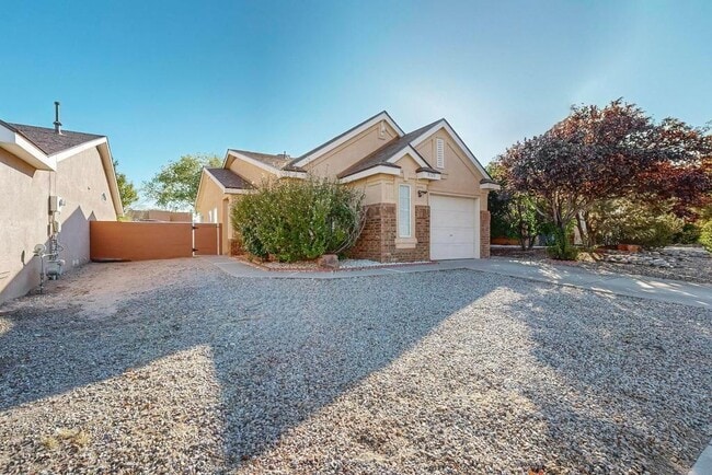 8320 Springcroft Rd NW in Albuquerque, NM - Building Photo - Building Photo