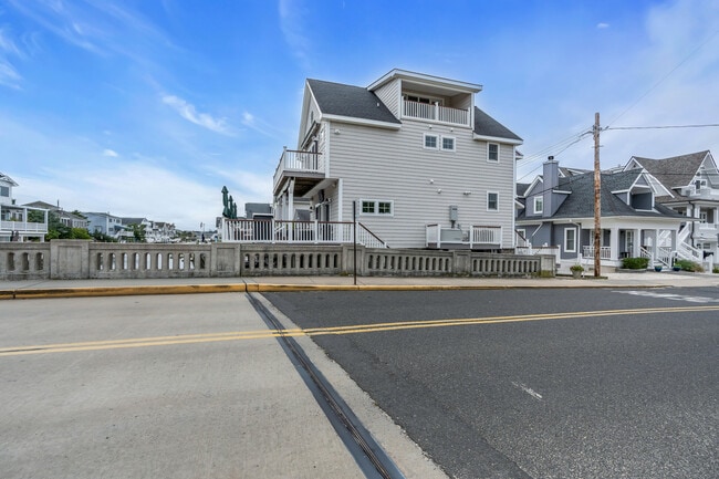 93 Ocean Ave in Manasquan, NJ - Building Photo - Building Photo