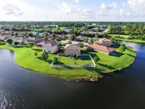 1988 Marblehead Way in Port St. Lucie, FL - Foto de edificio - Building Photo