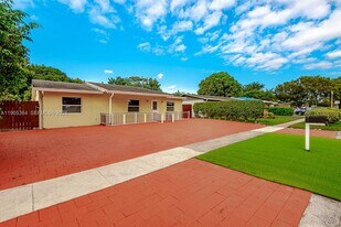 401 SW 76th Terrace in North Lauderdale, FL - Building Photo