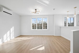 139 Fifth Ave in Pelham, NY - Building Photo - Building Photo