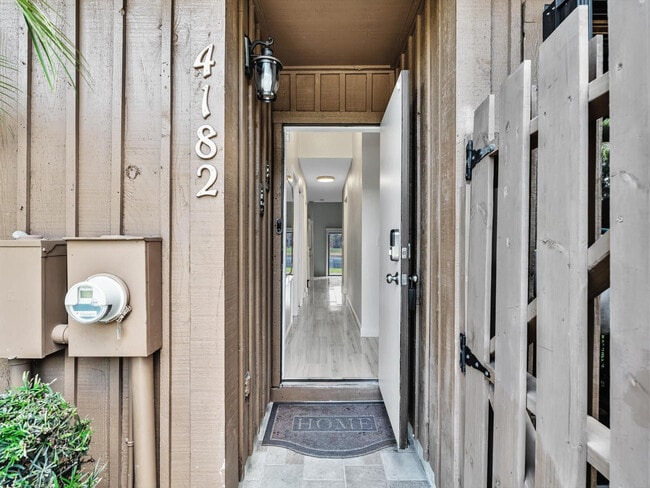 4182 S Pine Island Rd in Davie, FL - Building Photo - Building Photo