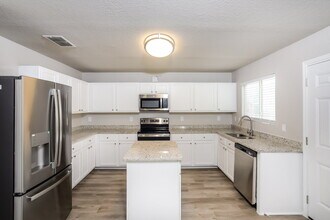 811 Rodeo Ranch in San Antonio, TX - Building Photo - Building Photo