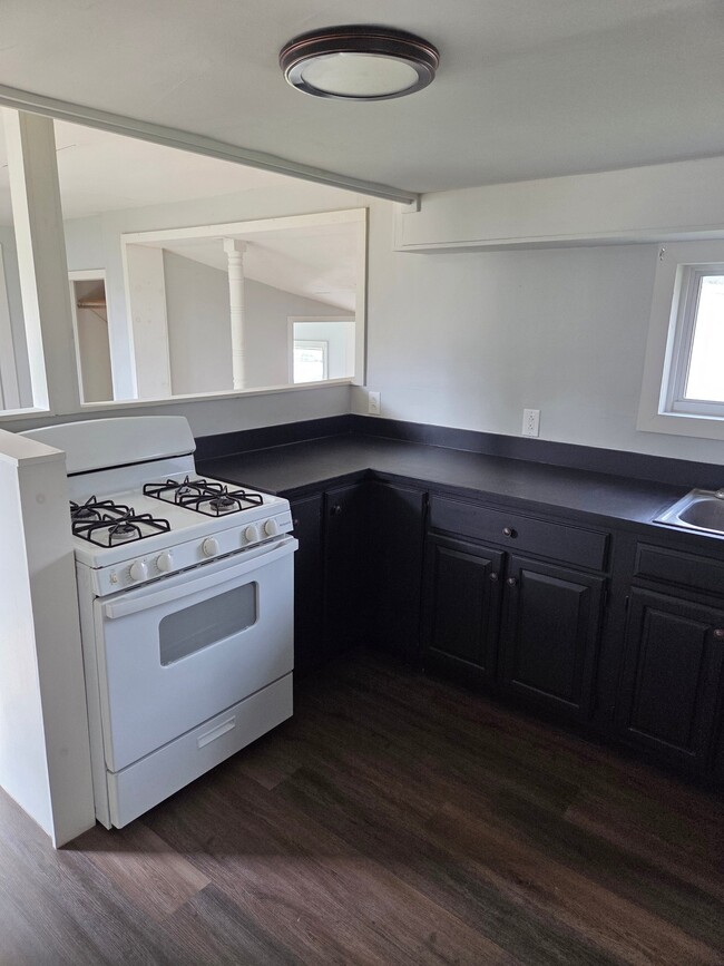 8 Geer Rd in Hudson Falls, NY - Foto de edificio - Building Photo