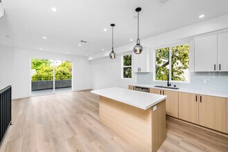 4337 Dixie Canyon Ave in Sherman Oaks, CA - Foto de edificio - Building Photo