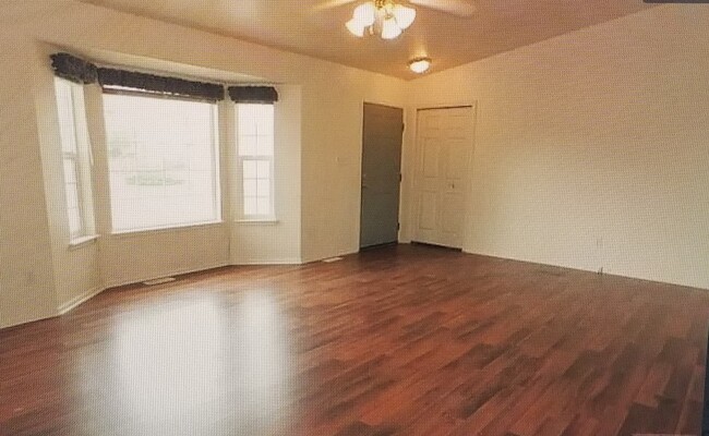 property at 458 W Lookout Dr