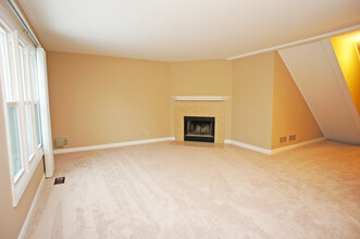 1466 Hazelwood Ct in Gurnee, IL - Building Photo - Building Photo