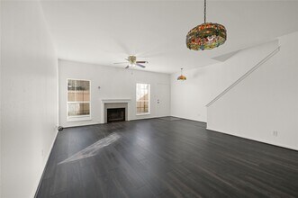 2860 Holly Hall St in Houston, TX - Building Photo - Building Photo