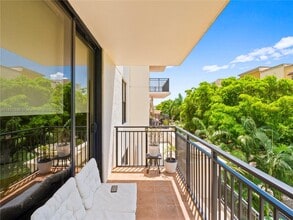 888 Douglas Rd in Coral Gables, FL - Building Photo - Building Photo